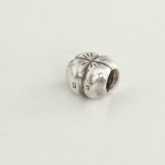 Pandora Sterling Silver Lucky Four Leaf Clover Flower Rare Retired Bead Charm - Picture 5 of 5